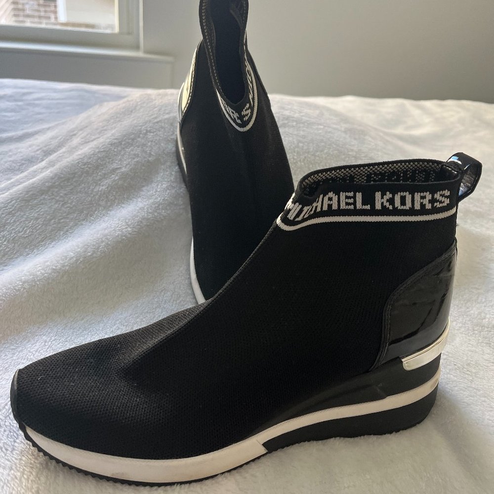 MICHAEL KORS Skyler Wedge Bootie Sock Sneakers SZ 8.0M